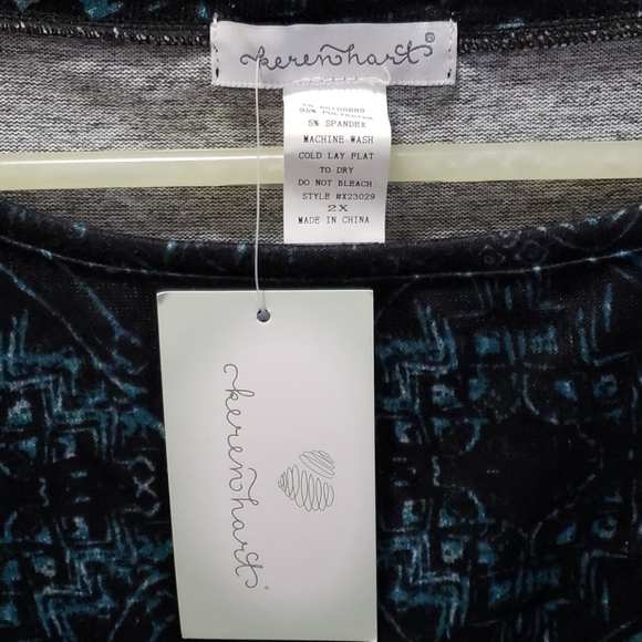 Long sleeved geometric patterned blouse - Picture 2 of 3